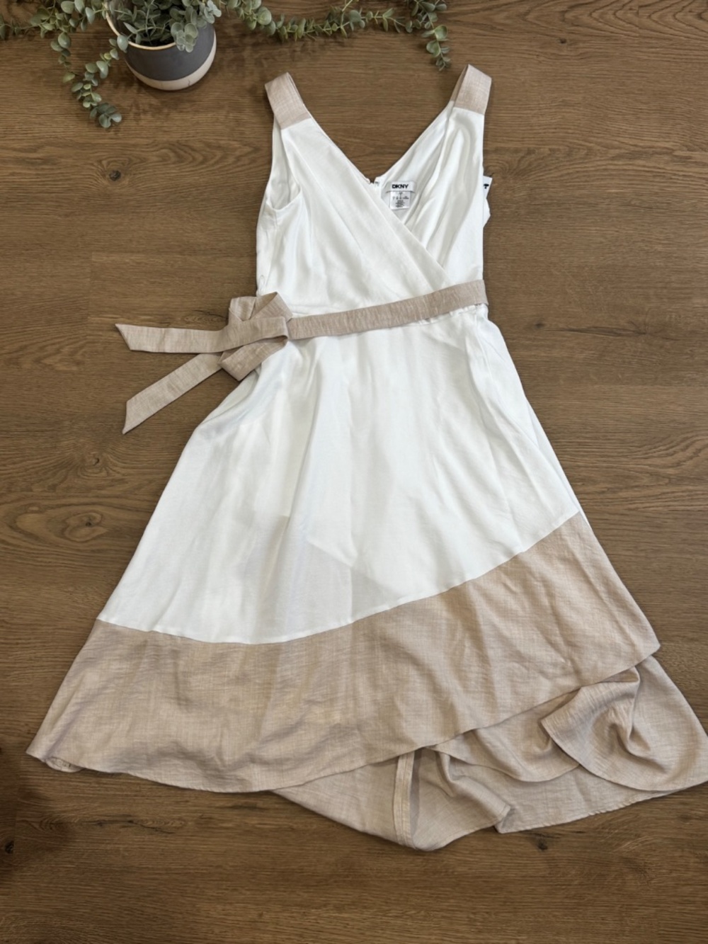 NWT DKNY Size 6 Ivory Beige Colorblock V Neck Maxi Dress $134